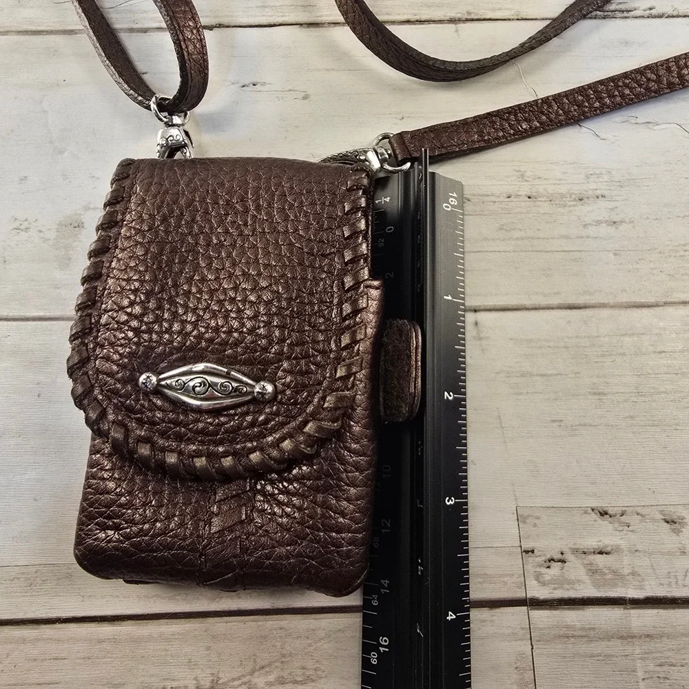 Brighton Bronze Pebbled Leather Crossbody Cell Phone Wallet Purse Silver‎ Scroll